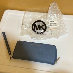 Michael Kors Jet Set Travel Travel Continental Denim Leather wallet